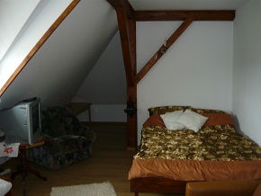 position: absolute; right: 70px; top: 850px