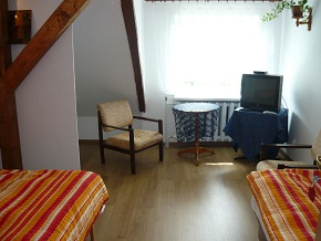 position: absolute; left: 100px; top: 600px